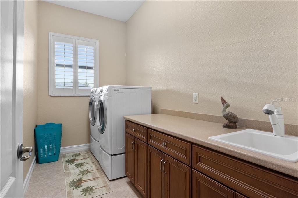 For Sale: $789,000 (4 beds, 3 baths, 2466 Square Feet)