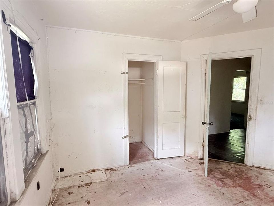 Active With Contract: $169,900 (2 beds, 1 baths, 929 Square Feet)