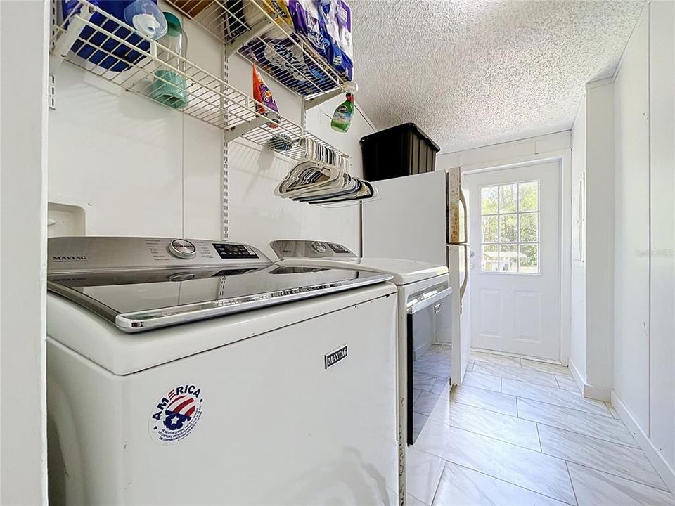 En Venta: $329,000 (4 camas, 2 baños, 1664 Pies cuadrados)