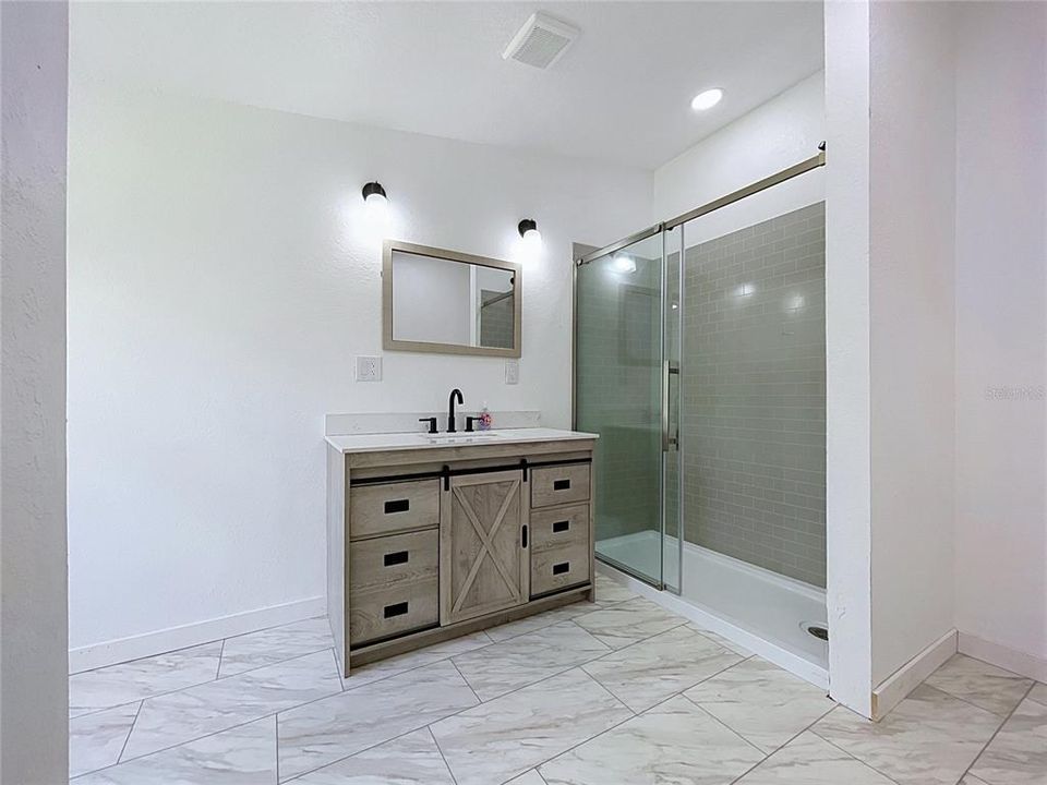 En Venta: $329,000 (4 camas, 2 baños, 1664 Pies cuadrados)