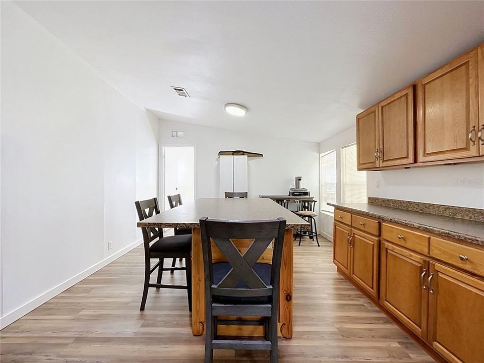 En Venta: $329,000 (4 camas, 2 baños, 1664 Pies cuadrados)