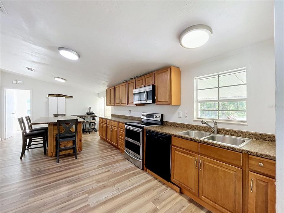 En Venta: $329,000 (4 camas, 2 baños, 1664 Pies cuadrados)