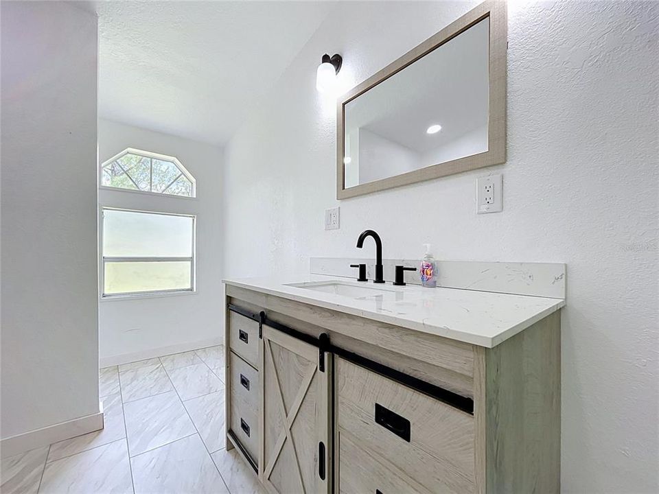 En Venta: $329,000 (4 camas, 2 baños, 1664 Pies cuadrados)