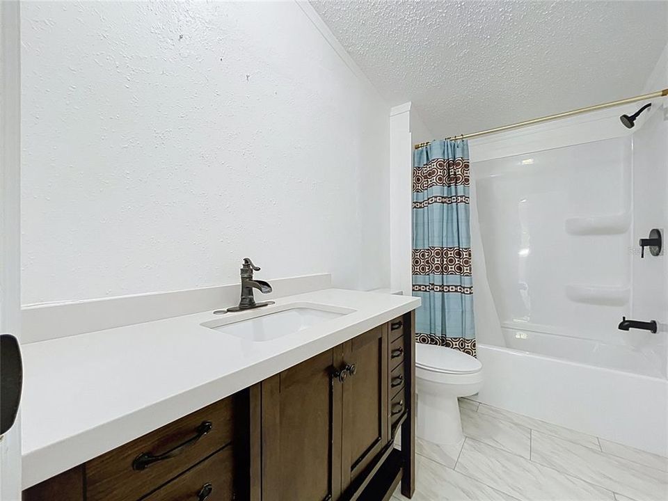 En Venta: $329,000 (4 camas, 2 baños, 1664 Pies cuadrados)