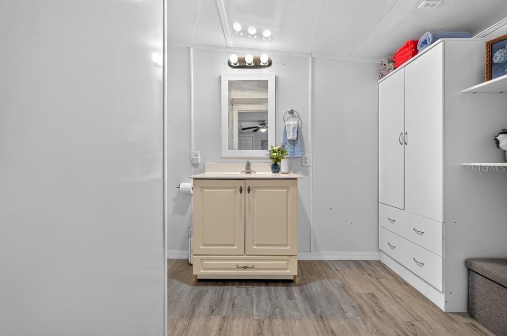 For Sale: $213,000 (3 beds, 2 baths, 912 Square Feet)