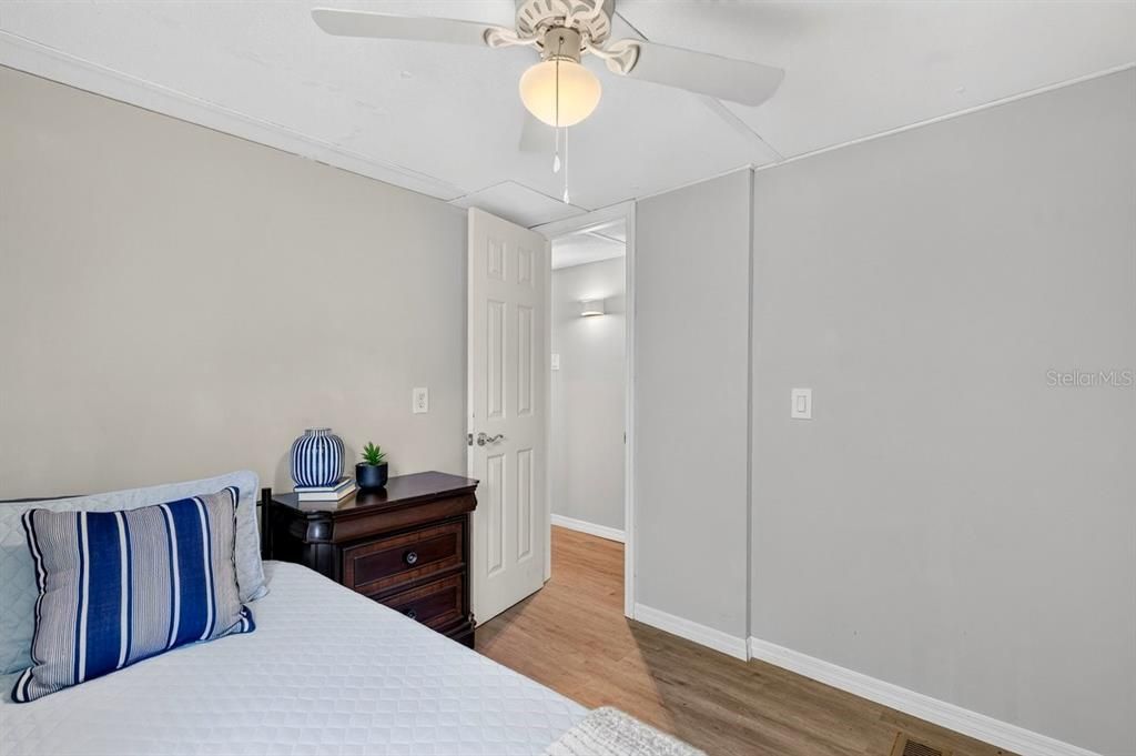 For Sale: $213,000 (3 beds, 2 baths, 912 Square Feet)