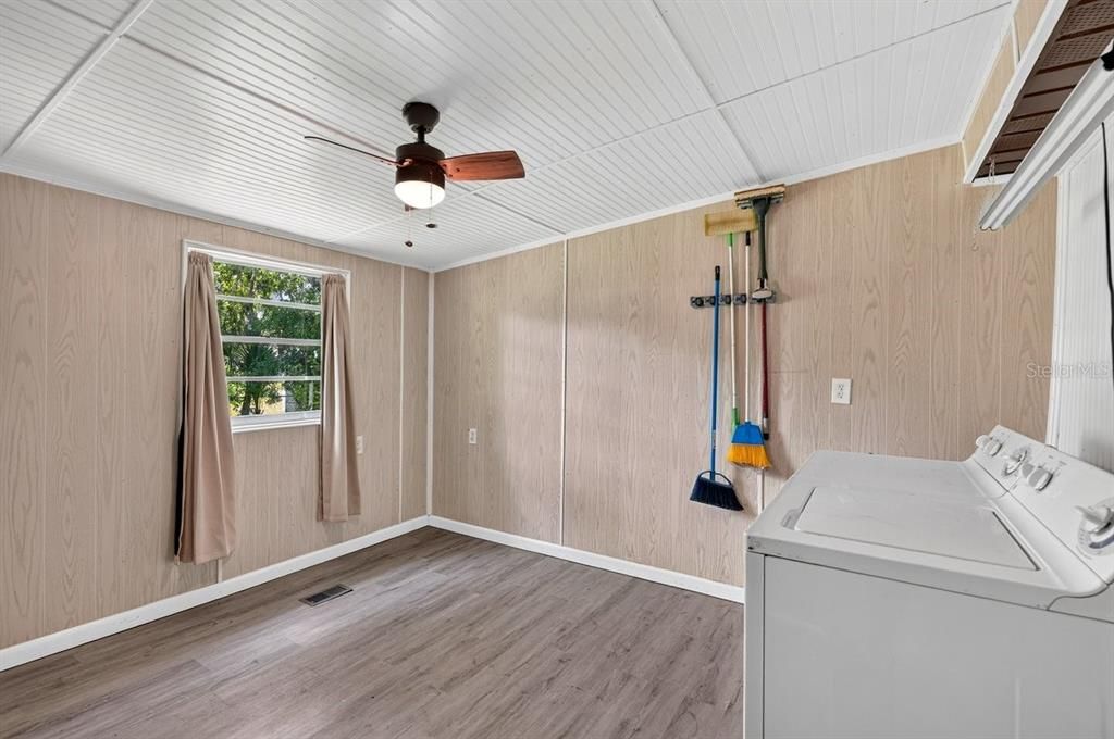For Sale: $213,000 (3 beds, 2 baths, 912 Square Feet)