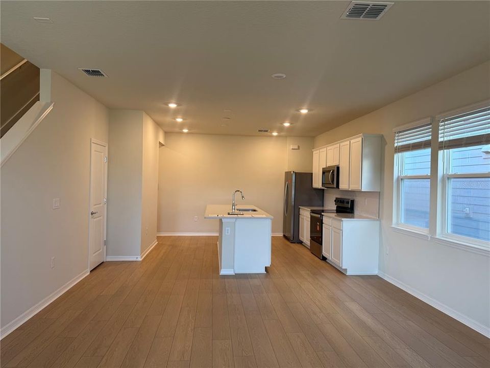 For Rent: $2,900 (4 beds, 2 baths, 1770 Square Feet)