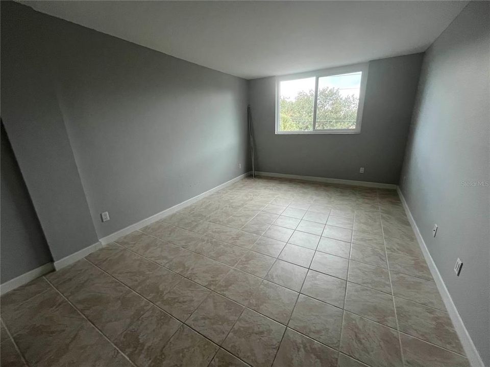 For Rent: $1,400 (1 beds, 1 baths, 714 Square Feet)