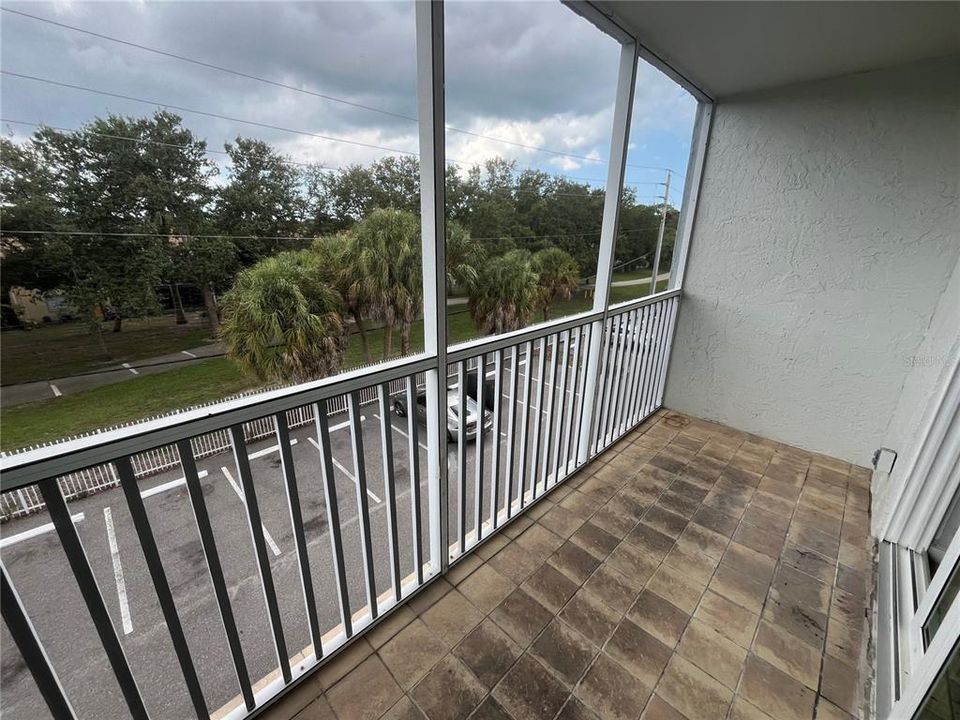 For Rent: $1,400 (1 beds, 1 baths, 714 Square Feet)