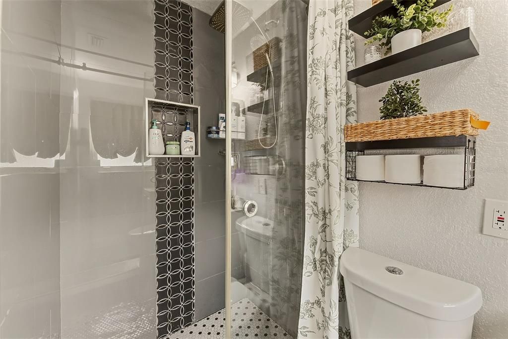 На продажу: $499,900 (4 спален, 2 ванн, 1668 Квадратных фут)