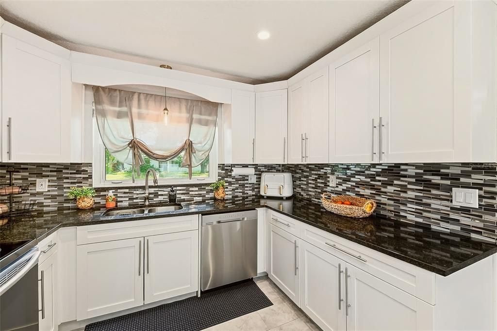 На продажу: $499,900 (4 спален, 2 ванн, 1668 Квадратных фут)