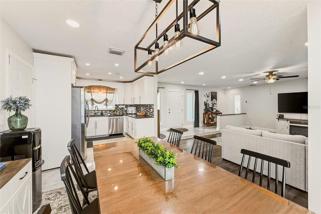 На продажу: $499,900 (4 спален, 2 ванн, 1668 Квадратных фут)