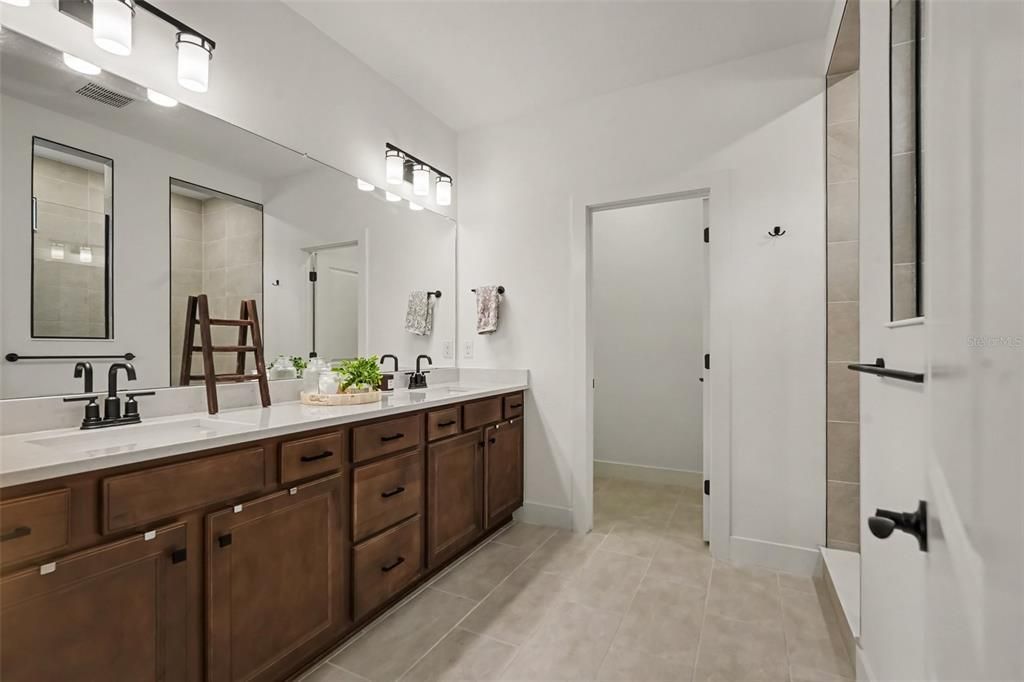 For Rent: $5,100 (5 beds, 4 baths, 3608 Square Feet)