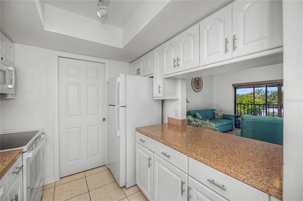 For Sale: $110,000 (2 beds, 2 baths, 688 Square Feet)