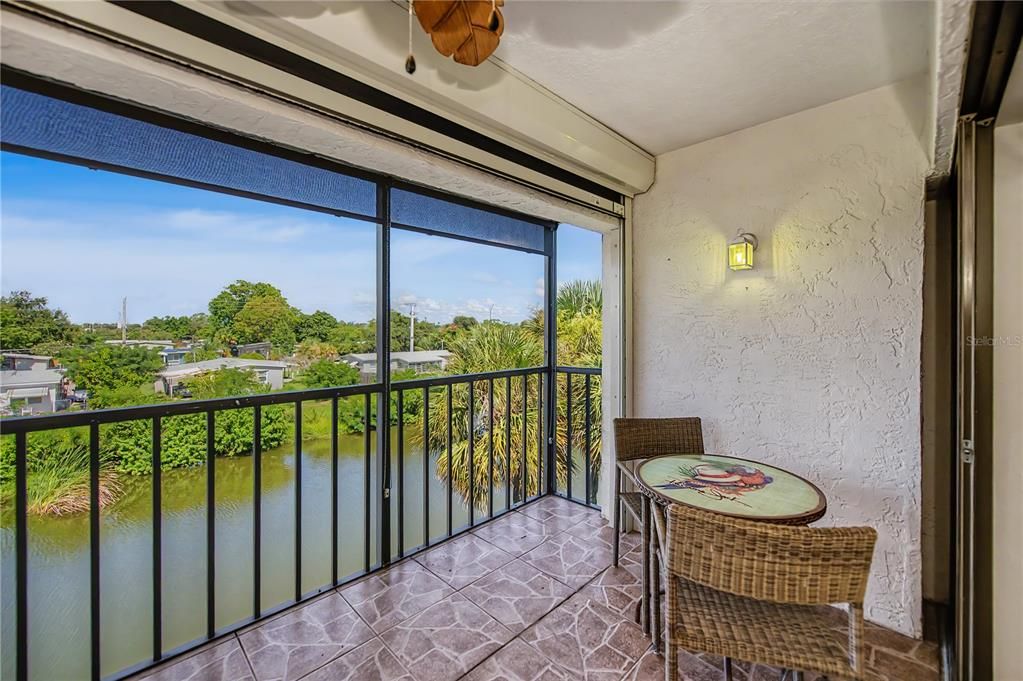 For Sale: $110,000 (2 beds, 2 baths, 688 Square Feet)