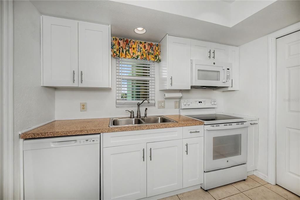 For Sale: $110,000 (2 beds, 2 baths, 688 Square Feet)