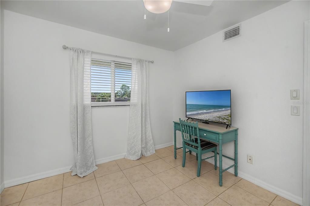 For Sale: $110,000 (2 beds, 2 baths, 688 Square Feet)