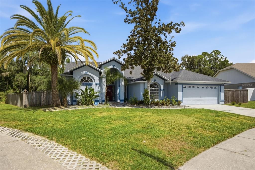 For Sale: $527,000 (4 beds, 2 baths, 2212 Square Feet)