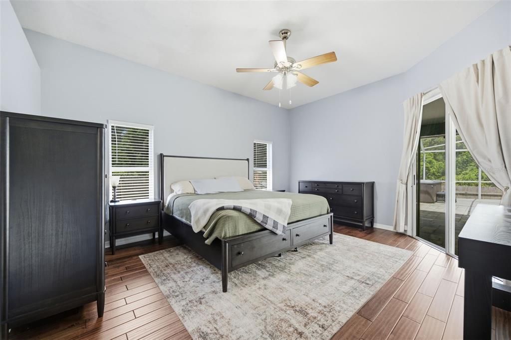 For Sale: $527,000 (4 beds, 2 baths, 2212 Square Feet)