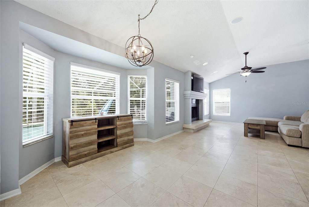For Sale: $527,000 (4 beds, 2 baths, 2212 Square Feet)