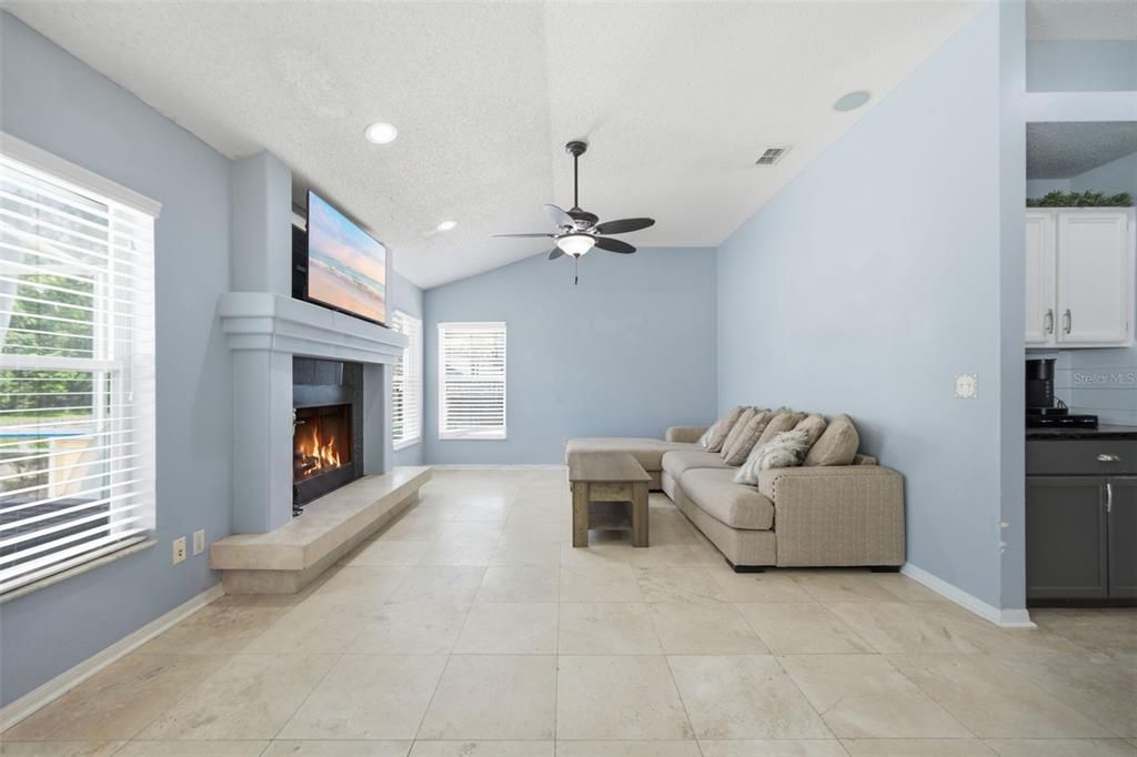 For Sale: $527,000 (4 beds, 2 baths, 2212 Square Feet)