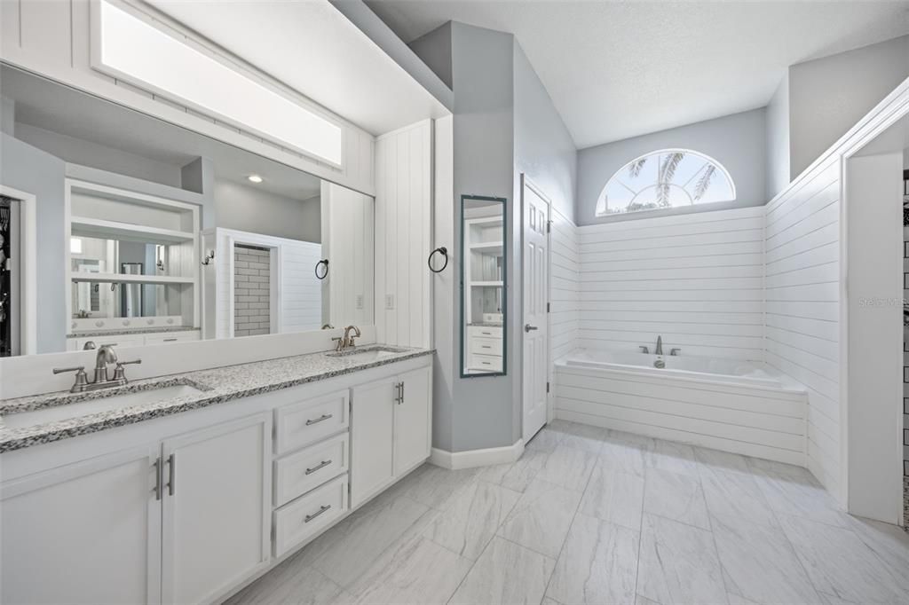 For Sale: $527,000 (4 beds, 2 baths, 2212 Square Feet)