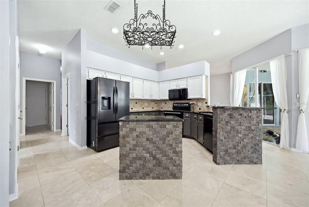 For Sale: $527,000 (4 beds, 2 baths, 2212 Square Feet)
