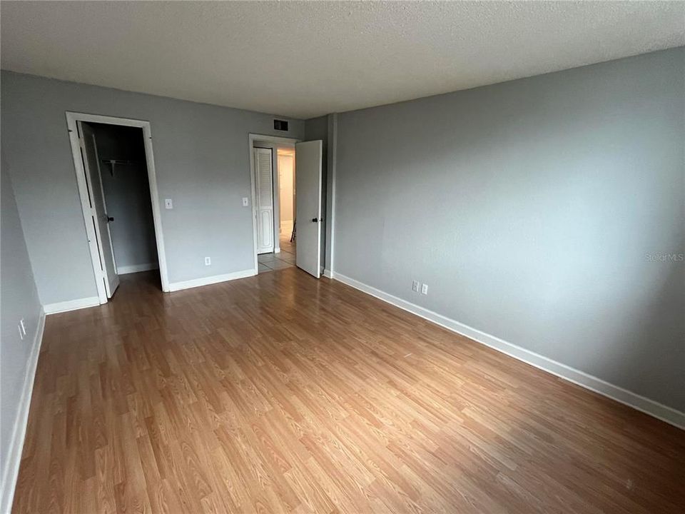For Rent: $1,350 (1 beds, 1 baths, 714 Square Feet)