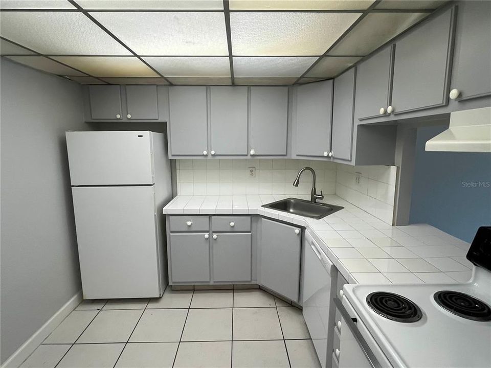 For Rent: $1,350 (1 beds, 1 baths, 714 Square Feet)