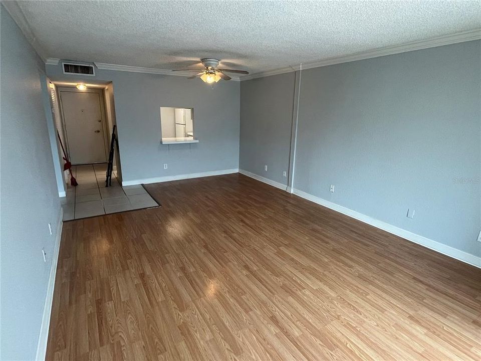 For Rent: $1,350 (1 beds, 1 baths, 714 Square Feet)