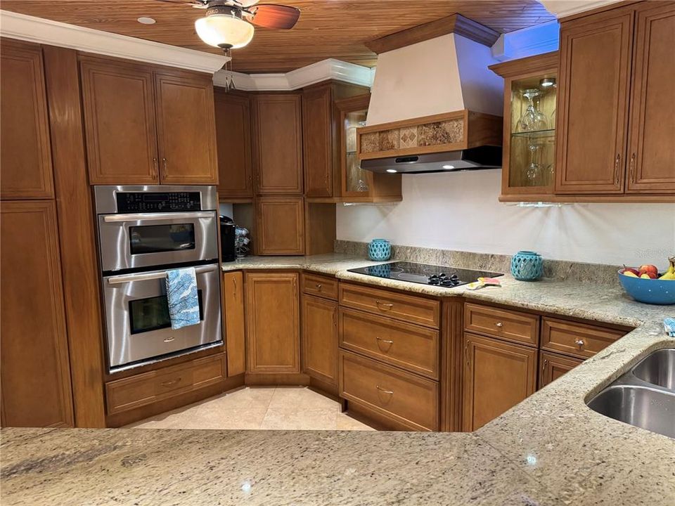 For Sale: $947,500 (2 beds, 2 baths, 1265 Square Feet)