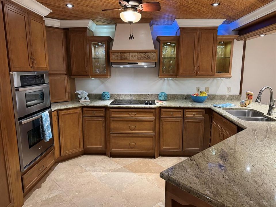 For Sale: $947,500 (2 beds, 2 baths, 1265 Square Feet)