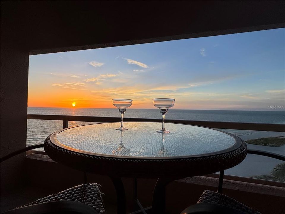 For Sale: $947,500 (2 beds, 2 baths, 1265 Square Feet)