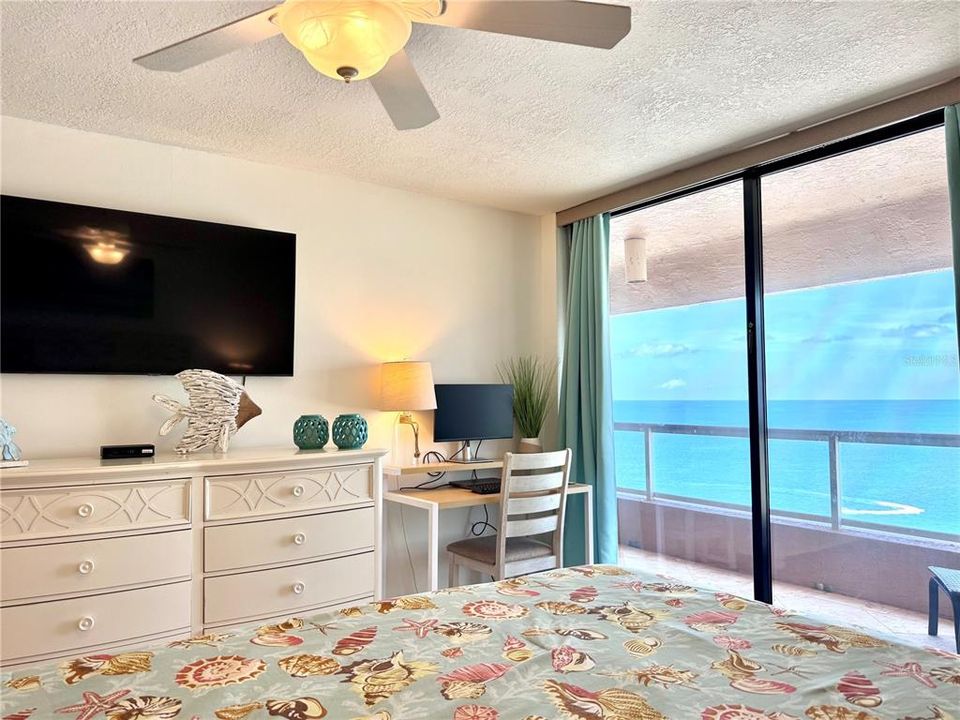 For Sale: $947,500 (2 beds, 2 baths, 1265 Square Feet)