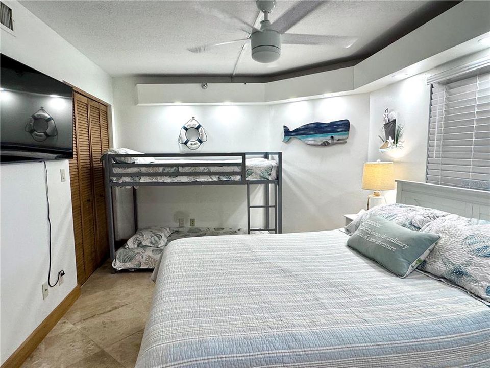 For Sale: $947,500 (2 beds, 2 baths, 1265 Square Feet)