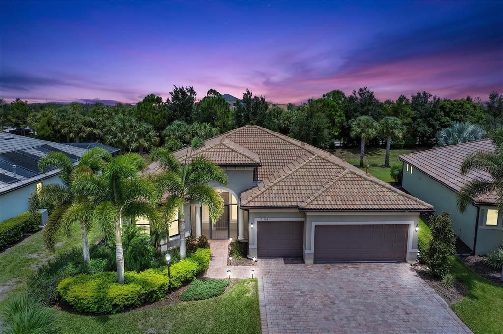 For Sale: $787,500 (3 beds, 3 baths, 2488 Square Feet)