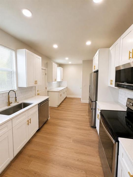 For Sale: $279,900 (3 beds, 1 baths, 1026 Square Feet)