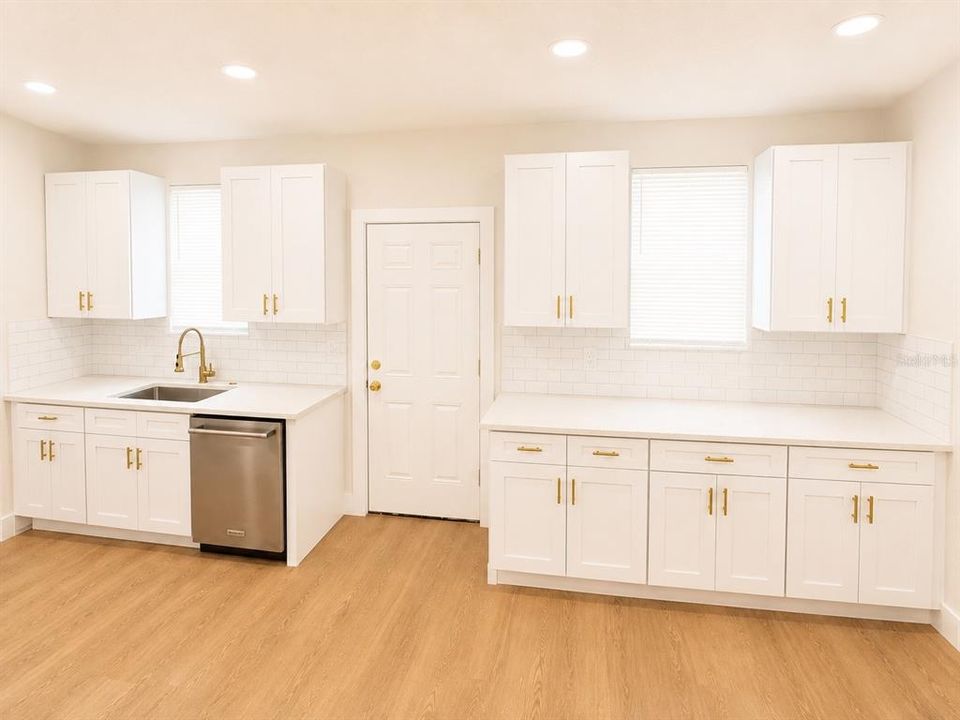 For Sale: $279,900 (3 beds, 1 baths, 1026 Square Feet)