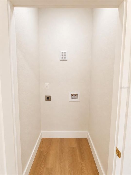 For Sale: $279,900 (3 beds, 1 baths, 1026 Square Feet)