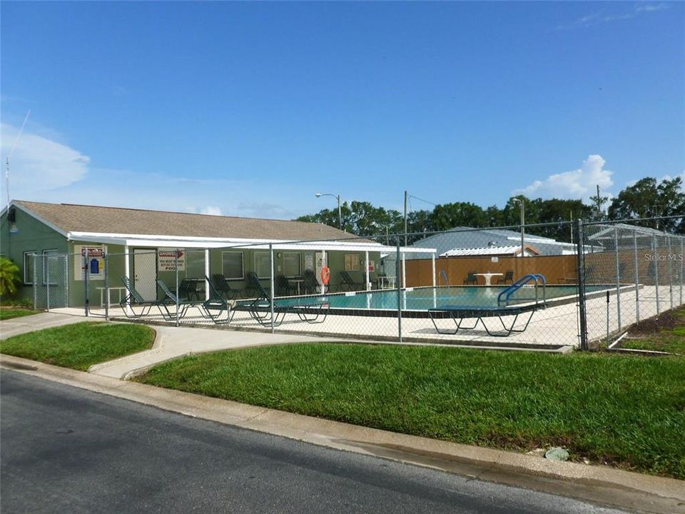 For Sale: $139,000 (2 beds, 2 baths, 988 Square Feet)