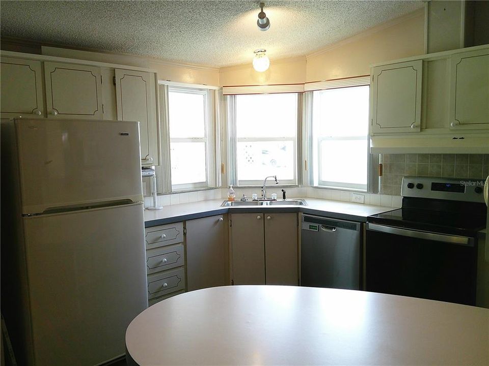 For Sale: $139,000 (2 beds, 2 baths, 988 Square Feet)