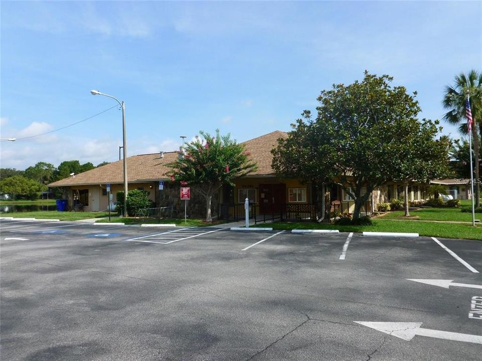 For Sale: $139,000 (2 beds, 2 baths, 988 Square Feet)