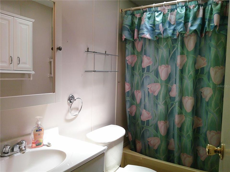 For Sale: $139,000 (2 beds, 2 baths, 988 Square Feet)
