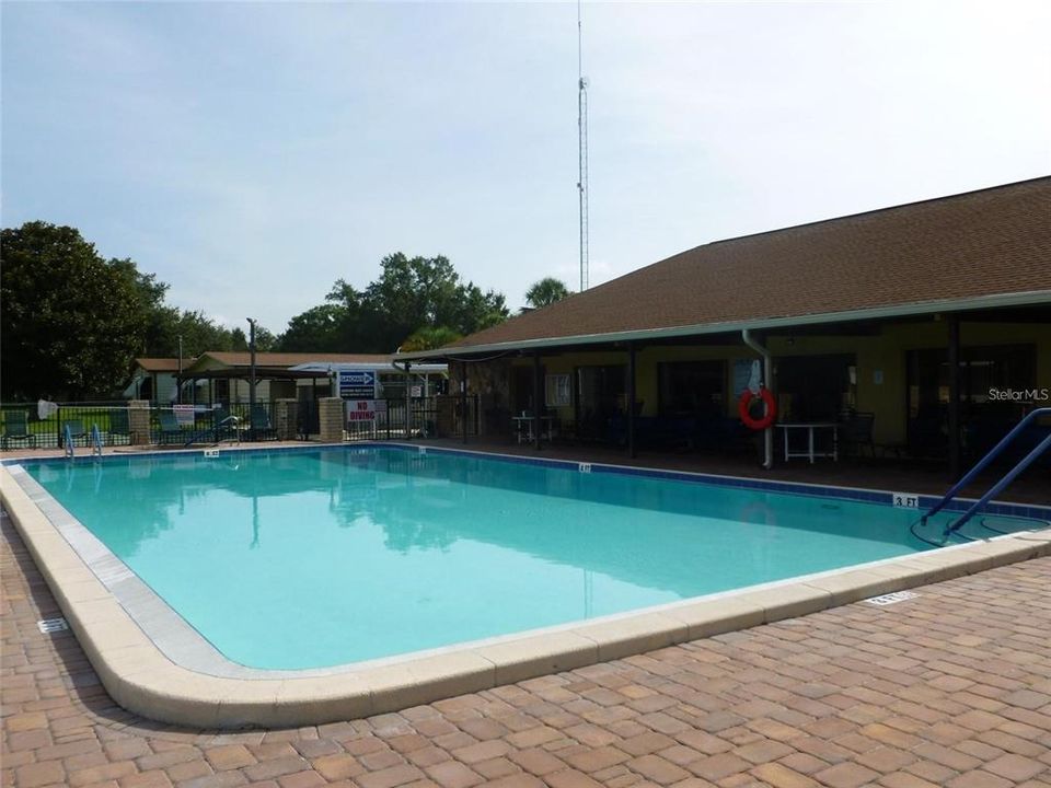 For Sale: $139,000 (2 beds, 2 baths, 988 Square Feet)