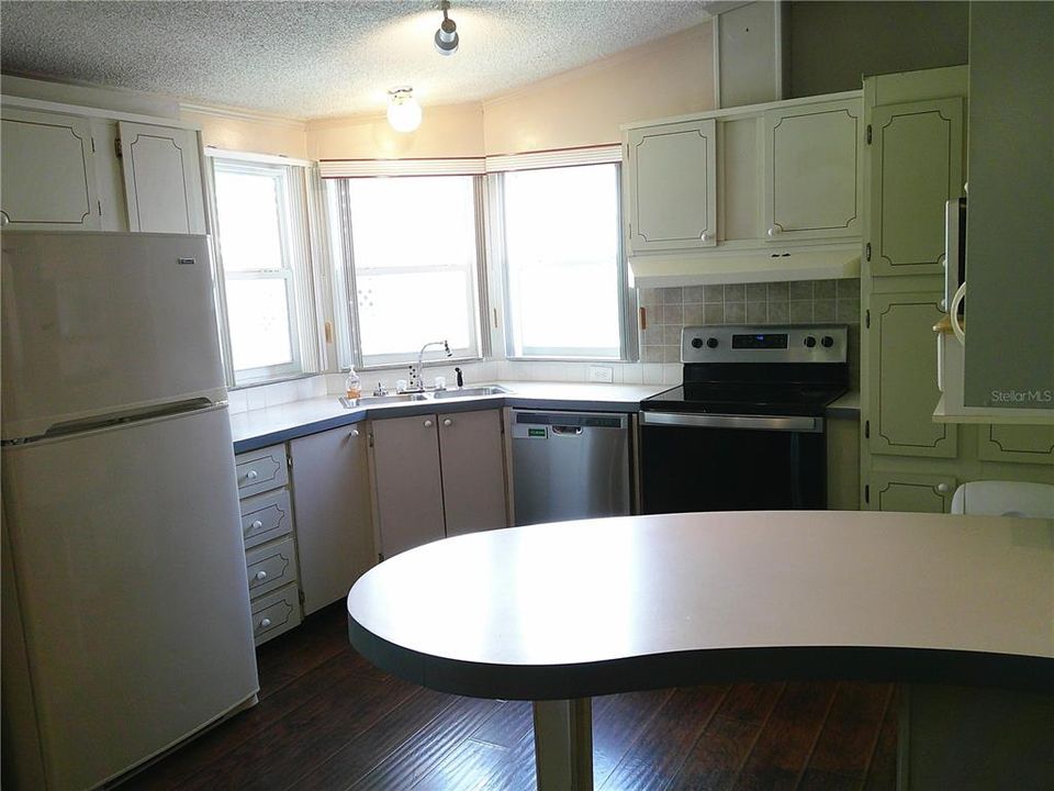 For Sale: $139,000 (2 beds, 2 baths, 988 Square Feet)