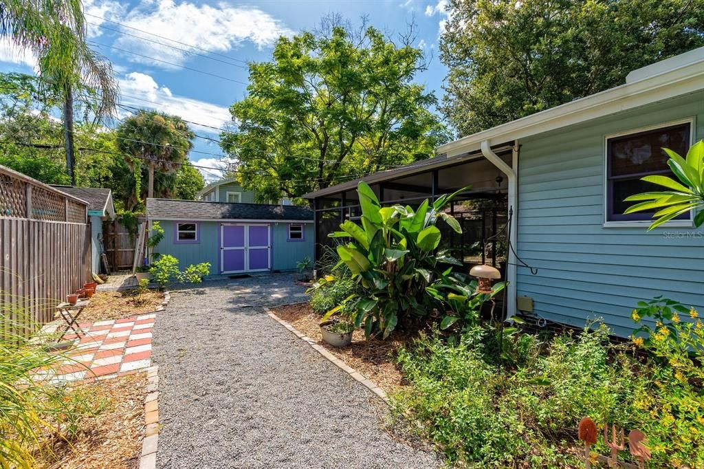 For Sale: $349,978 (2 beds, 1 baths, 1286 Square Feet)