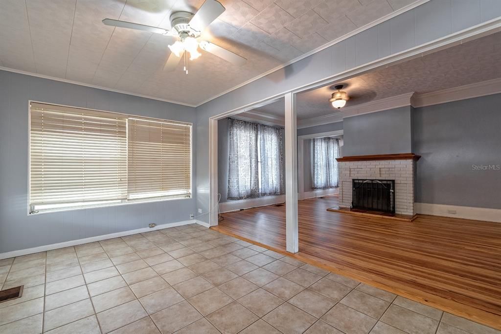 For Sale: $349,978 (2 beds, 1 baths, 1286 Square Feet)