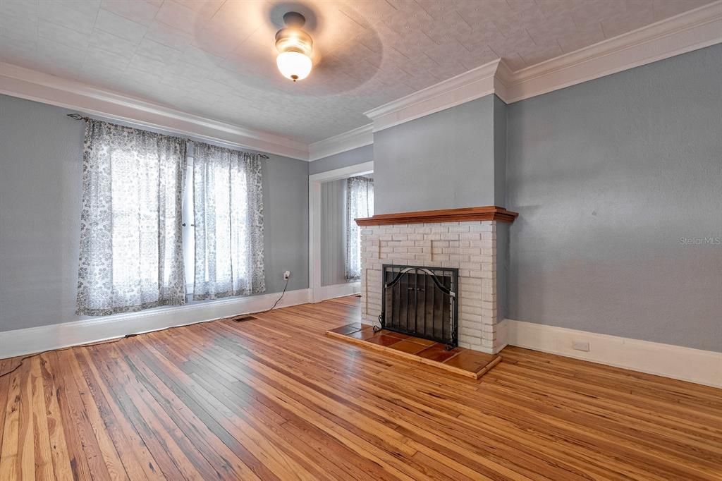 For Sale: $349,978 (2 beds, 1 baths, 1286 Square Feet)