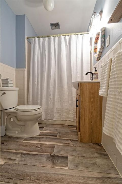 For Sale: $349,978 (2 beds, 1 baths, 1286 Square Feet)